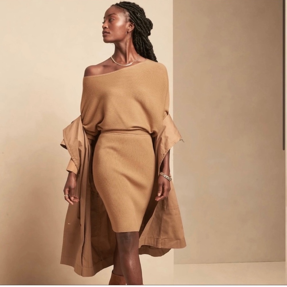 NWT Banana Republic Lenzing Ecovero Serene
Sweater Dress Tan Off Shoulder